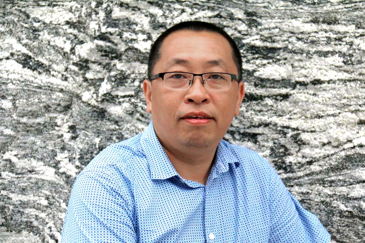 曹建.jpg 曹建.jpg